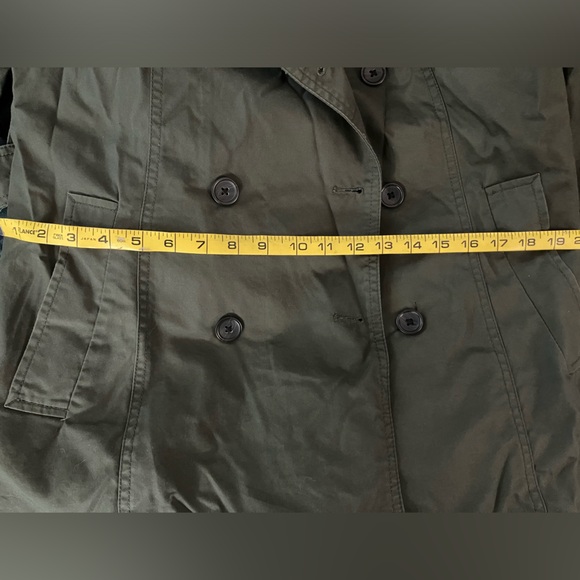 Banana Republic Raincoat - Picture 7 of 7